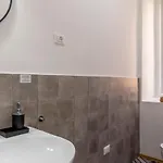 Lovely Guest-room With Private Bathroom *