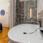 Lovely Guest-room With Private Bathroom