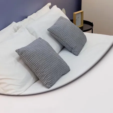 Daire Lovely Guest-room With Private Bathroom *