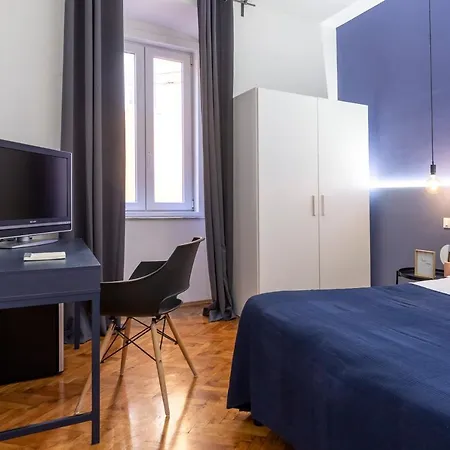 Daire Lovely Guest-room With Private Bathroom