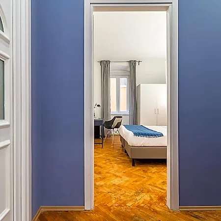 Lovely Guest-room With Private Bathroom *