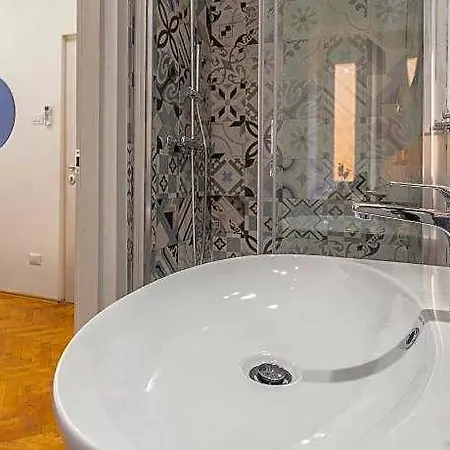 Lovely Guest-room With Private Bathroom Appartement