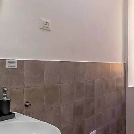 Lovely Guest-room With Private Bathroom Appartement *