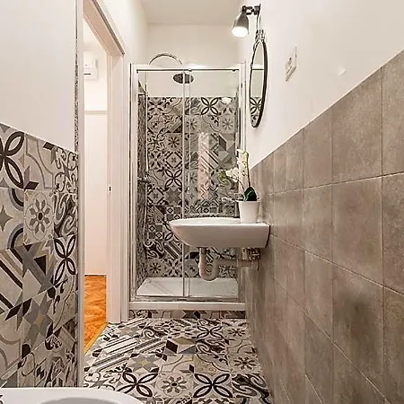 Lovely Guest-room With Private Bathroom Appartement *