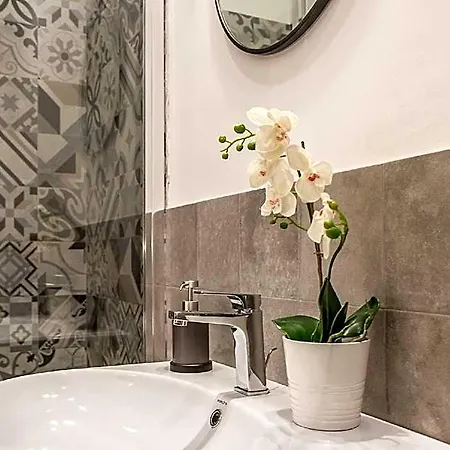 Lovely Guest-room With Private Bathroom Appartement *