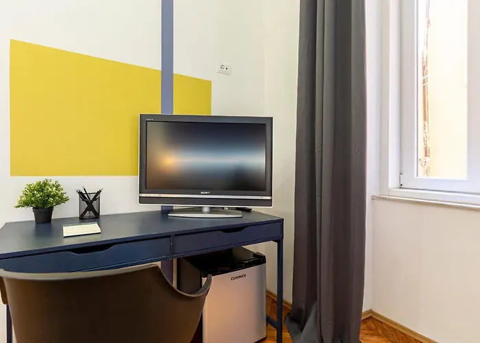 Lägenhet Lovely Guest-room With Private Bathroom